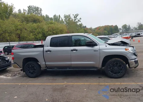 2015 Toyota Tundra Sr5 5.7L V8 z USA, uszkodzony, nr VIN 5TFDW5F15FX454614